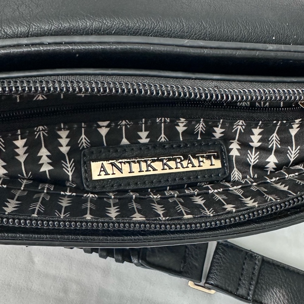 ANTIK KRAFT Crossbody Bag - Picture 8 of 15